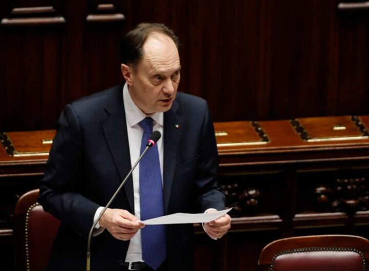 Il ministro per i Rapporti con il Parlamento Luca Ciriani