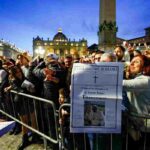 Fedeli in piazza San Pietro