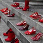 Scarpe rosse in ricordo delle vittime di femminicidio