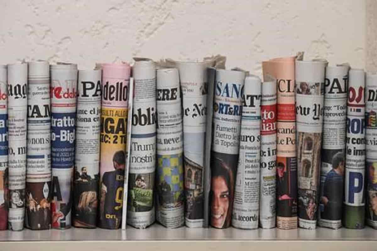 Aumentare di 125 milioni il Fondo per l'editoria: Gasparri guida la carica per aiutare i giornali agonizzanti 