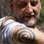 alessandro giuli tatuaggio