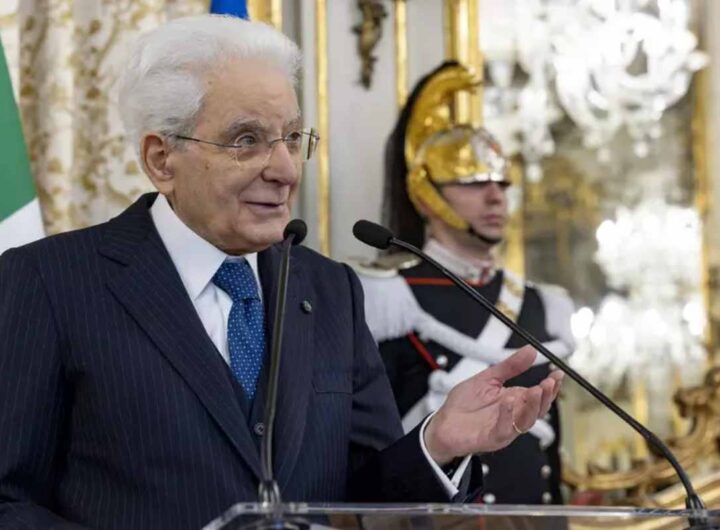 Mattarella non si tocca, l’Italia trova una bandiera: no ai russi (ma Salvini si smarca) , nella foto Il Capo dello Stato Sergio Mattarella