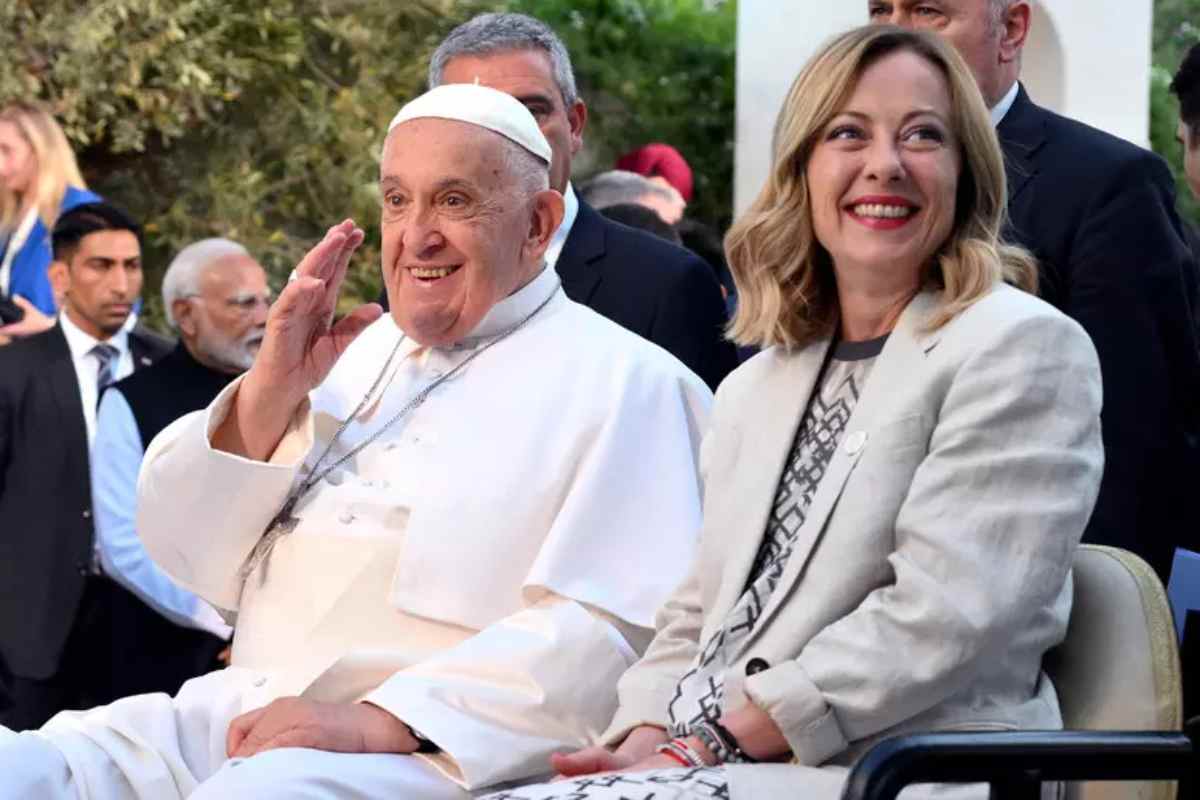 Meloni: “L’ultimo incontro con Papa Francesco lunedì scorso, mi disse ‘ci rida su'”