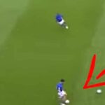 Tira la palla in campo per fermare l'avversario