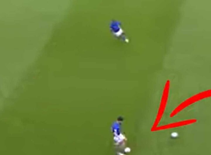 Tira la palla in campo per fermare l'avversario