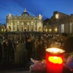 Venti anni fa una piazza San Pietro invasa dai fedeli dopo la morte di Papa Wojtyla