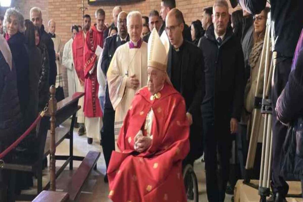 Papa bergoglio apre la Porta Santa dal carcere romano di Rebibbia