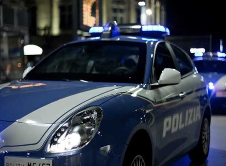 Una volante della Polizia
