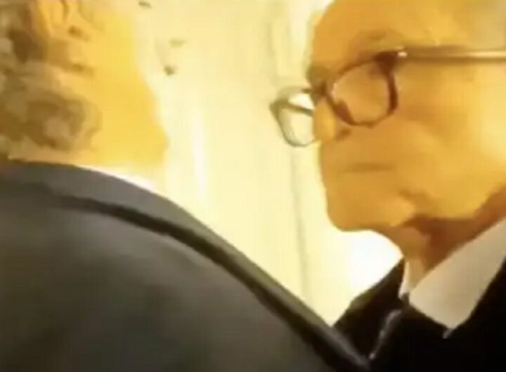 Un fermo immagine della lite ra Prodi e la giornalista de Lo stato delle cose