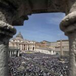 Fedeli in piazza San Pietro