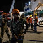 I soccorritori cercano i superstiti dopo il crollo del tetto della discoteca a Santo Domingo