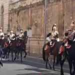 Re Carlo scortato dai cavalli a Roma