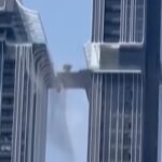 uomo salta tra grattacieli terremoto