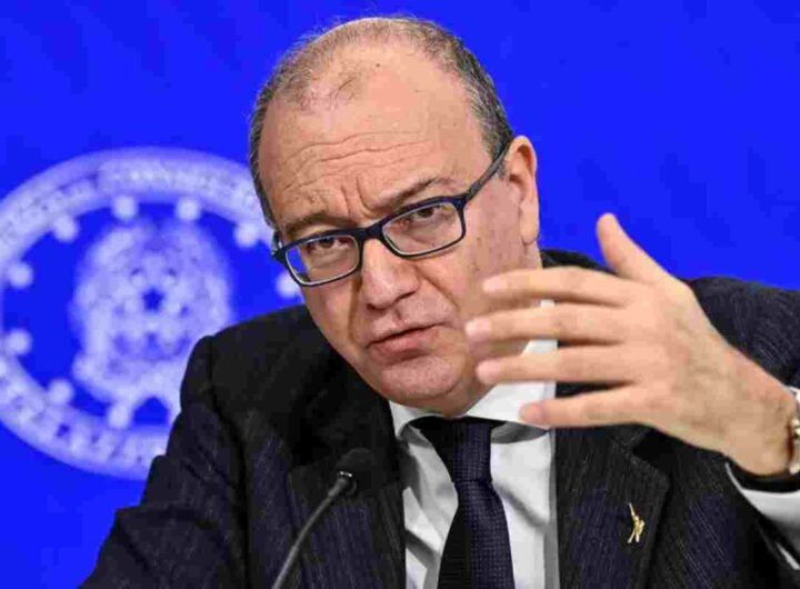 Il ministro dell'Istruzione Valditara