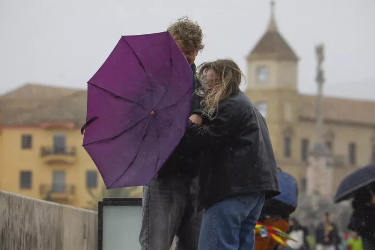 Che tempo farà nei prossimi giorni? Brutto, tra vento, nubifragi e piogge torrenziali