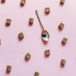 zucchero di canna con cucchiaino