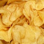 La patata, alimento base nel mondo, nacque 9 milioni di anni fa: uno studio rivela perché fa bene, nella foto Patatine in busta