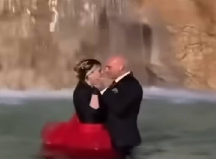 Coppia di sposi nella Fontana di Trevi