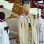 Al via in San Pietro l’era di Papa Leone XIV, folla di fedeli, 150 delegazioni da tutto il mondo