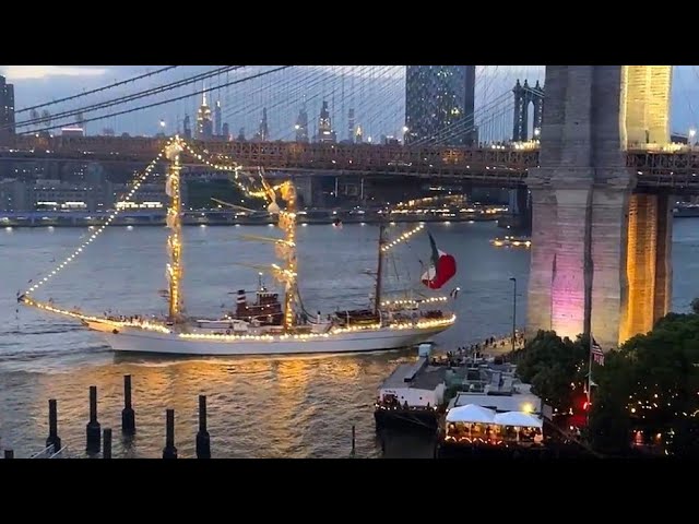 Veliero messicano contro il ponte di Brooklyn, 2 morti 22 feriti: il rimorchiatore ha invertito la marcia