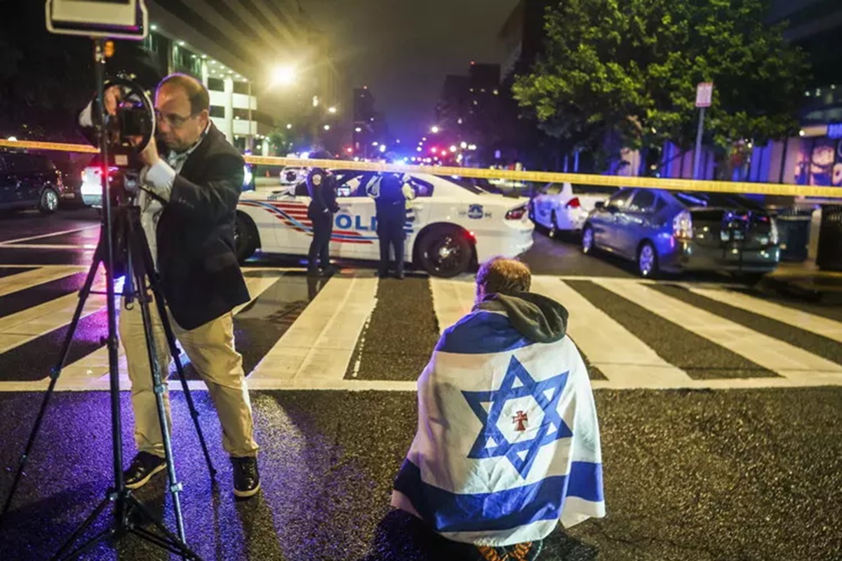 IL DIARIO, dalla sentenza della Corte Costituzionale sulle madri omogenitoriali all’attacco all’ambasciata israeliana a Washington. Ecco le notizie del giorno