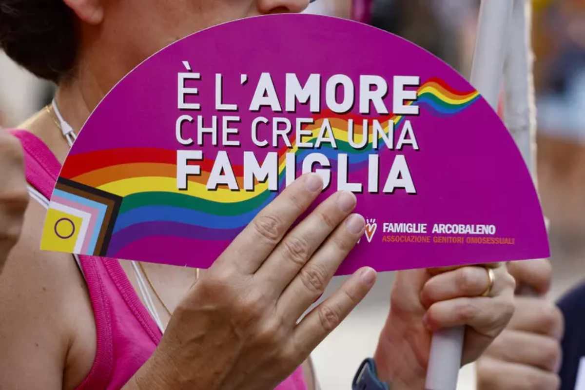 Entrambe le madri possono riconoscere il figlio nato con la procreazione assistita, la sentenza della Corte Costituzionale