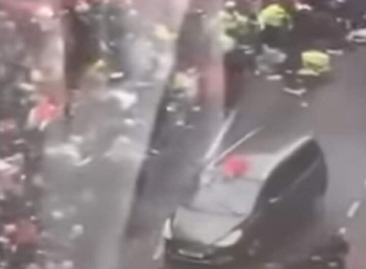 Auto sulla folla a Liverpool