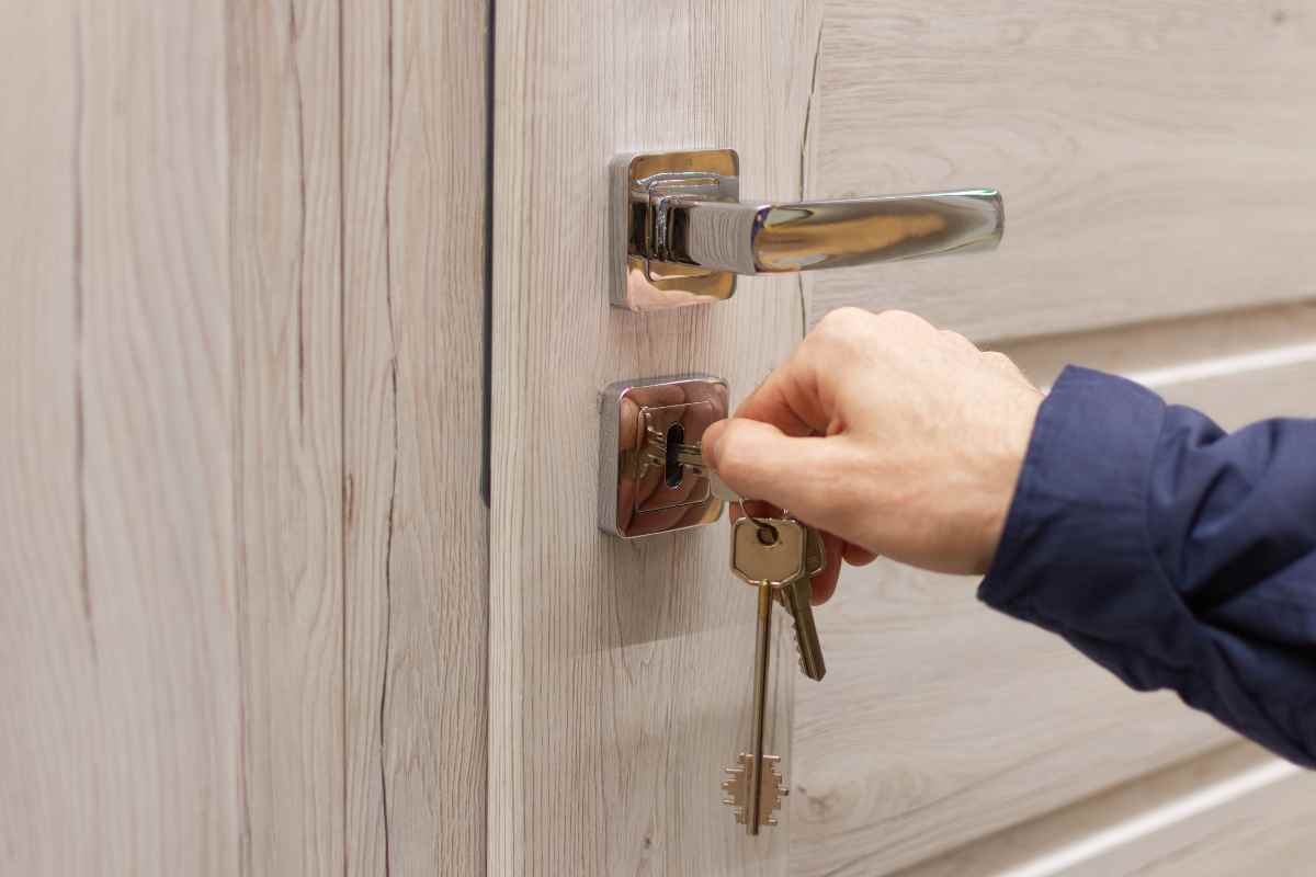 Occhio alla chiave nella serratura di notte: il 90% delle persone non sa cosa rischia davvero e poi se ne pente