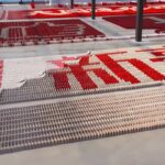 Il video di un domino da record: 51.725 carte cadute in una sequenza spettacolare