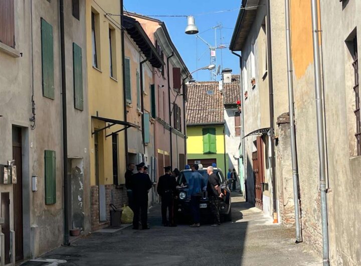 donna accoltellata parma