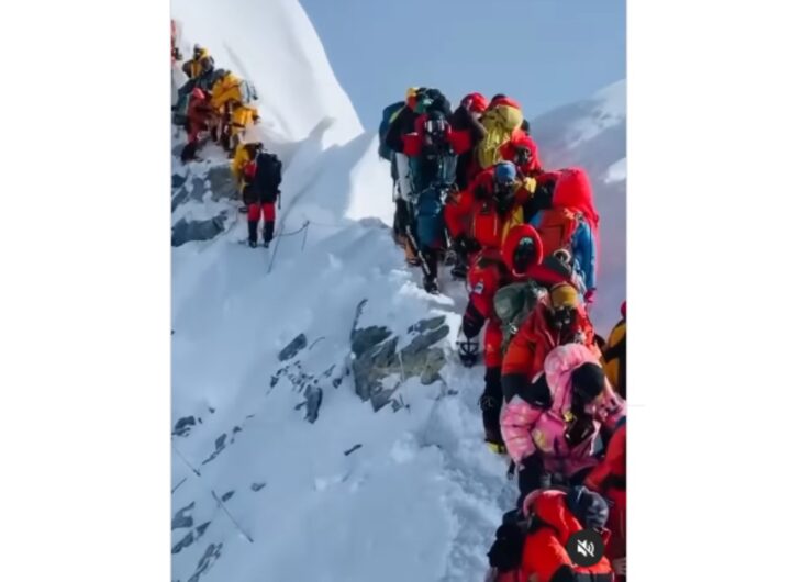 everest caos tra gli alpinisti