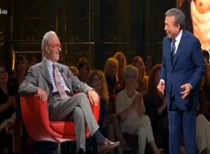 Feltri parla con Chiambretti durante la trasmissione