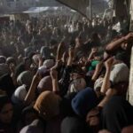 Folla a Gaza assalta il sito di distribuzione di aiuti umanitari a Rafah