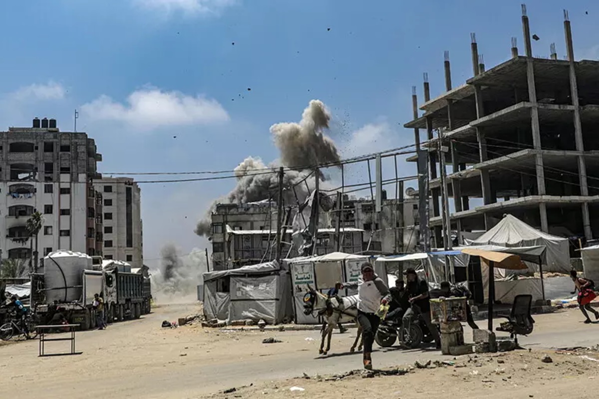 IL DIARIO, dalla vittoria del centrosinistra a Genova e Ravenna al raid israeliano su una scuola a Gaza. Ecco le notizie del giorno