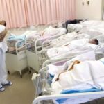 Non dovresti mai baciare un neonato, è pericoloso, perché? Tante infezioni in agguato, eccole