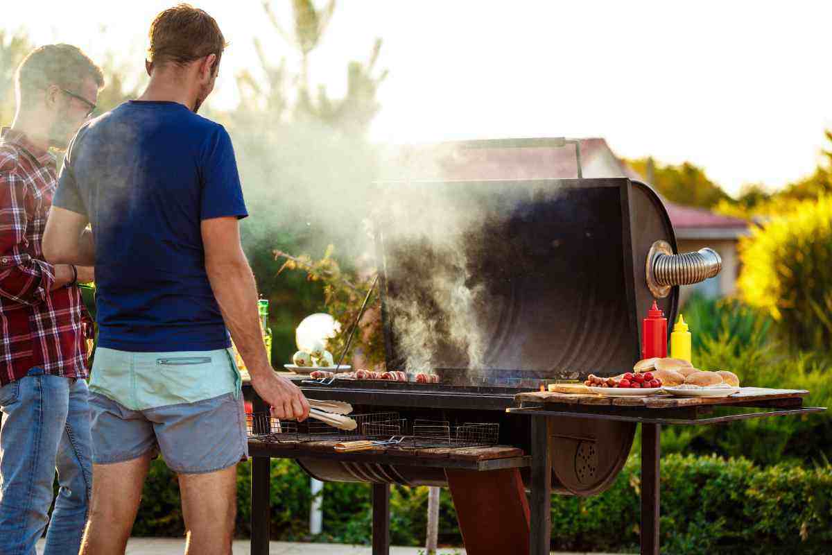 “Sul balcone non si può cucinare”, la verità sulla legge condominiale più discussa