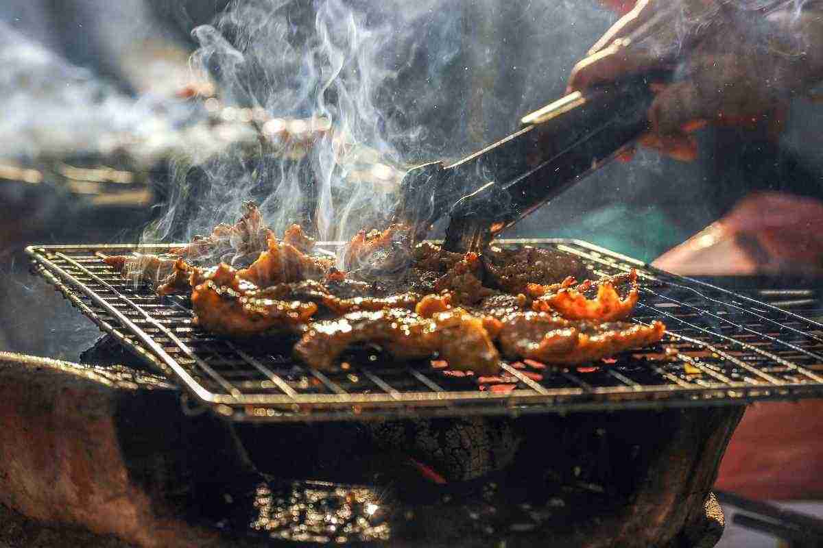 "Sul balcone non si può cucinare", la verità sulla legge, ecco di che si tratta