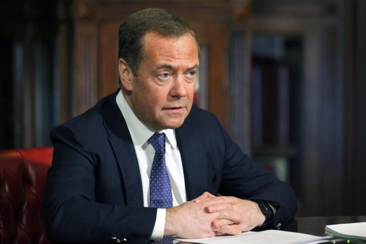 Medvedev furioso per la frase di Zelensky sulla parata a Mosca: “Se Kiev provoca il 9 maggio non arriverà al 10”