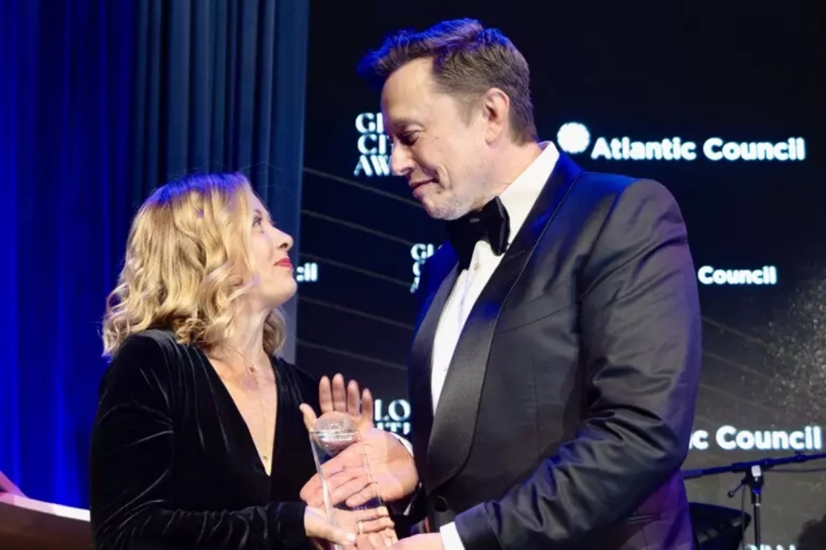 Da Musk a Rama, ma cosa gli fa la Meloni ai leader? Mentre la elogia, il Times nota che flirta un po’ troppo