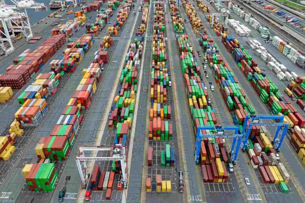 IL DIARIO, da Trump che minaccia dazi su merci Ue al 50% dal 1 giugno, alla morte della donna a cui la compagna aveva sparato. Ecco le notizie del giorno