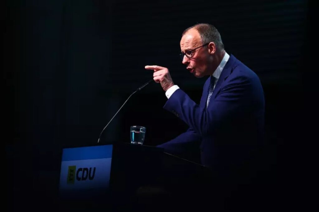 Germania in crisi, ecco perché l'Italia arranca: il nostro export vale il 7% del Pil, è calato dell'8% in due anni, nella foto Friedrich Merz