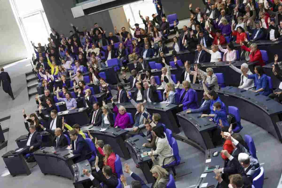 Friedrich Merz eletto cancelliere della Germania al secondo turno con 325 voti, per la maggioranza ne servivano 316