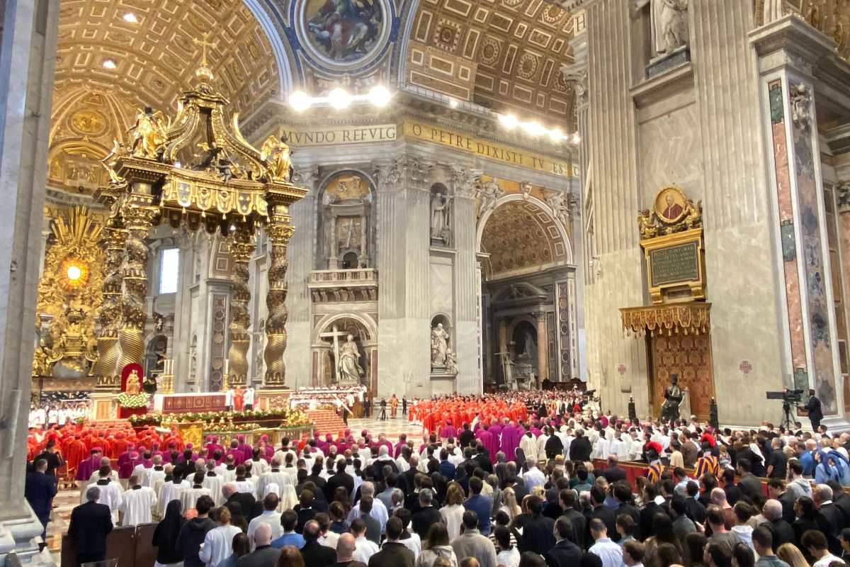 La foto del giorno, la messa a San Pietro prima dell’inizio del Conclave