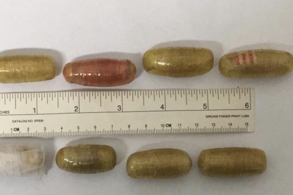 Ingoia nove ovuli di crack per evitare l’arresto. Lavanda gastrica e manette per una signora di 57 anni