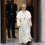 papa leone xiv incontra la stampa