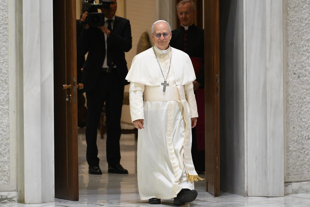 Papa Leone XIV, il primo incontro con la stampa: “Disarmiamo le parole per disarmare il Mondo”