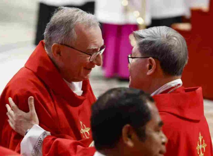 Lite continua: guerrre, bombe, Conclave, come finirà?