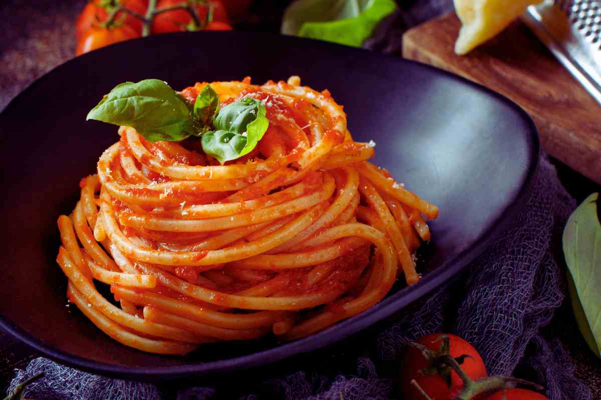 Chi ha detto che la pasta a cena fa ingrassare? Il motivo pazzesco per cui puoi mangiarla senza paura