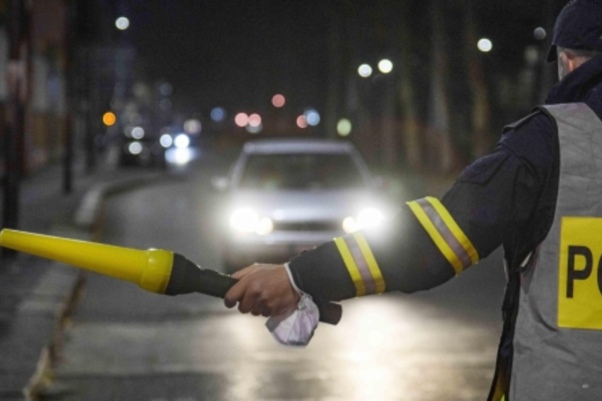 Il genio del giorno, l’uomo ubriaco al volante che viene fermato e dichiara di essere suo cugino