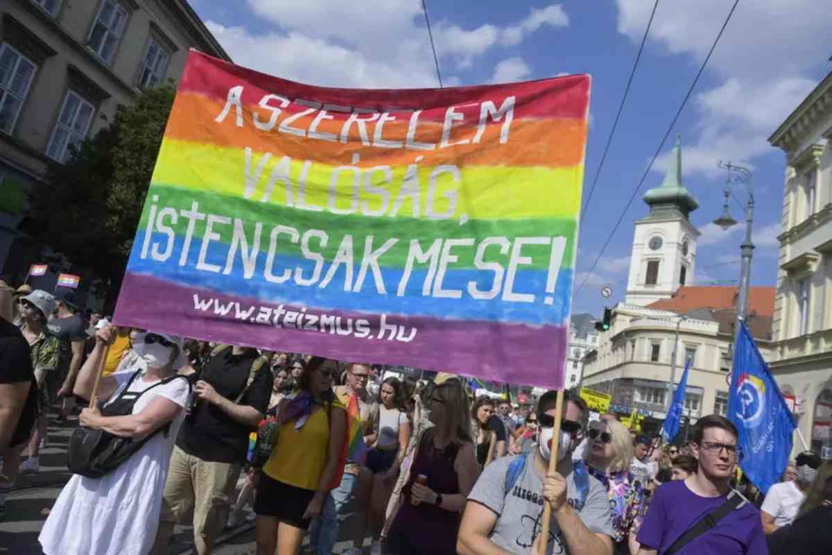 Venti Paesi dell’Unione Europea contro l’Ungheria per aver messo al bando il Pride, l’Italia non firma